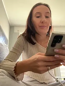 Emilia Mausi online show from 30, 10, 2025