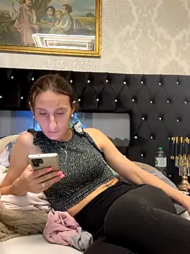 Emilia Mausi online show from 17, 11, 2025