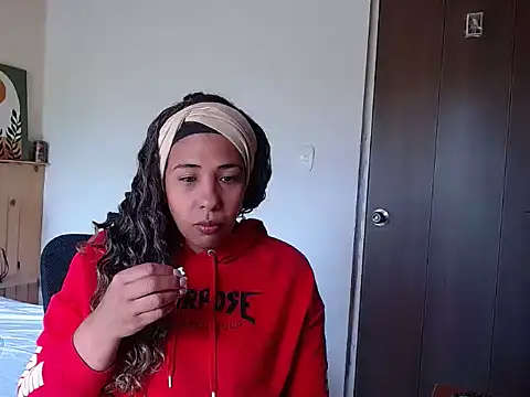 IVONNE COLLINS33 online show from 23, 9, 2025