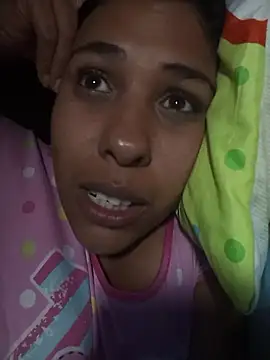 IVONNE COLLINS33 online show from 15, 4, 2026