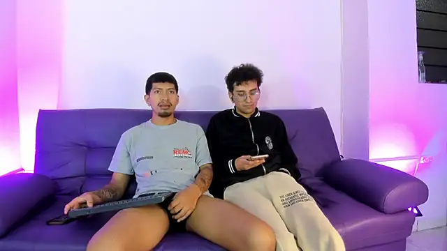 Snapshot of AxelAndJeremy chatting on 18, 9, 2025 AxelAndJeremy online show from 18, 9, 2025