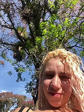 Snapshot of Bruna551 chatting on 12, 10, 2025 Bruna551 online show from 12, 10, 2025