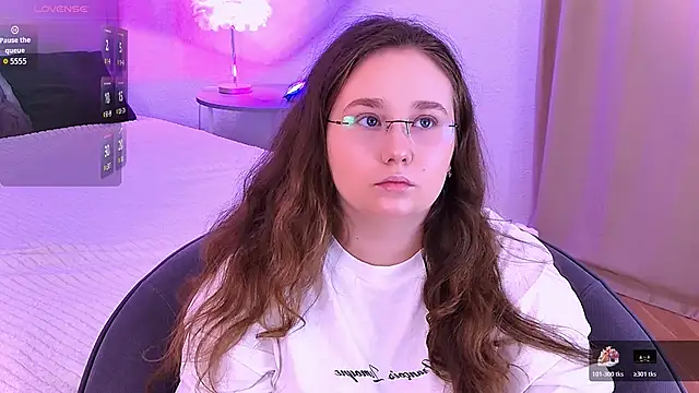 VelvetVixenCute online show from 20, 10, 2025