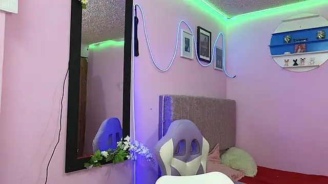 MiSofialeal online show from 24, 9, 2025