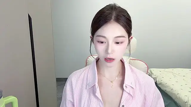 Snapshot of Cookie-oo chatting on 8, 10, 2025 Cookie-oo online show from 8, 10, 2025