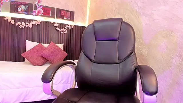 dark  nymph online show from 11, 10, 2025