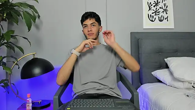 Snapshot of Tylerffoxx chatting on 16, 6, 2026 Tylerffoxx online show from 16, 6, 2026