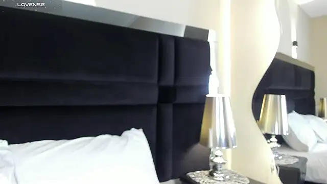 Snapshot of CarolineLee_ chatting on 8, 7, 2026 CarolineLee online show from 8, 7, 2026