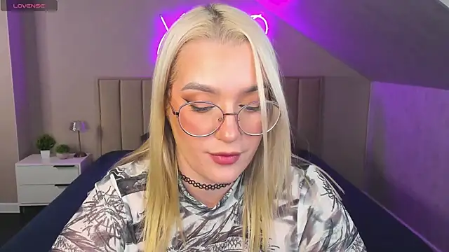 Vickie Nelsson online show from 16, 10, 2025