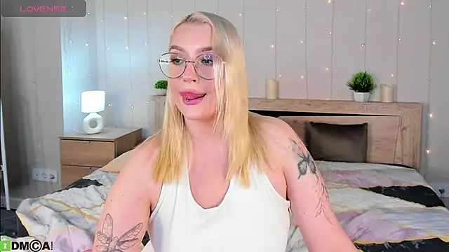 Vickie Nelsson online show from 21, 10, 2025