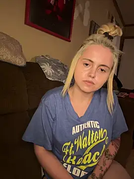 JuicyExxxperience online show from 2, 4, 2026