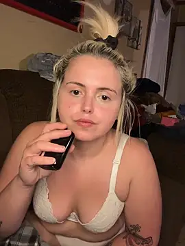 JuicyExxxperience online show from 18, 4, 2026