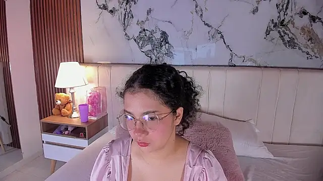 Snapshot of LunaRosse_ chatting on 1, 5, 2026 LunaRosse online show from 1, 5, 2026