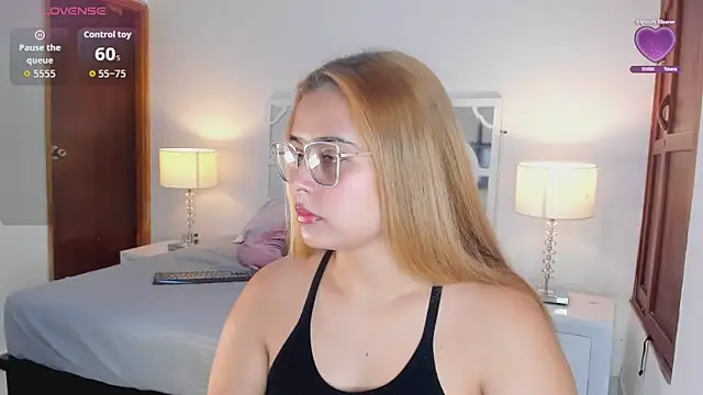 MikaelaStone online show from 19, 11, 2025