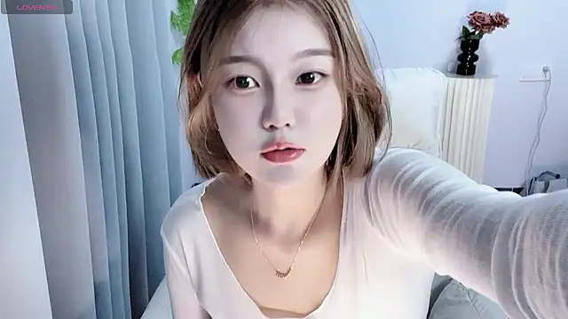 Snapshot of Lee-99 chatting on 11, 9, 2025 Lee-99 online show from 11, 9, 2025