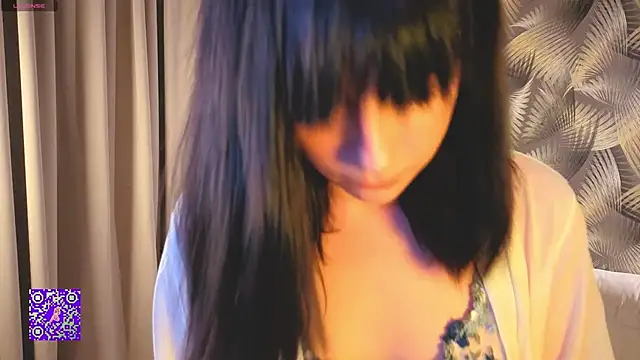 Honeey Beee online show from 14, 9, 2025