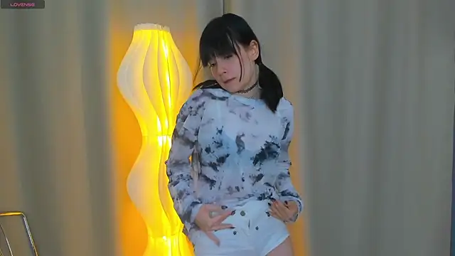 Honeey Beee online show from 23, 9, 2025