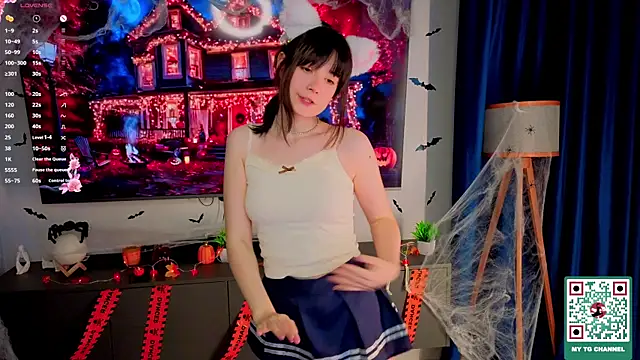 Honeey Beee online show from 29, 10, 2025