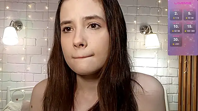 Honeey Beee online show from 14, 12, 2025