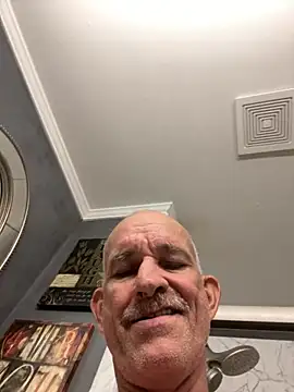 Snapshot of RightSized62 chatting on 6, 11, 2025 RightSized62 online show from 6, 11, 2025