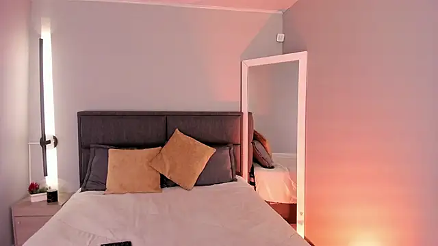 Emma  clark  online show from 15, 1, 2026