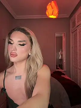 Snapshot of lacattiva chatting on 21, 11, 2025 lacattiva online show from 21, 11, 2025