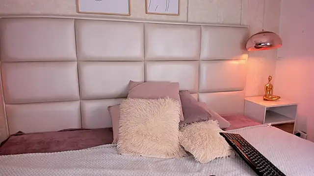 Natt Clark online show from 4, 10, 2025