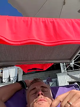 Axl hot online show from 19, 9, 2025