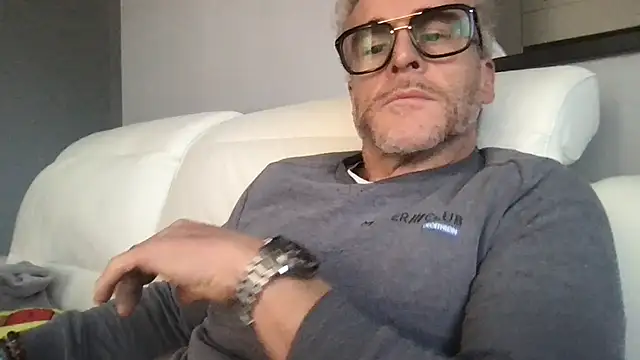 Axl hot online show from 23, 2, 2026