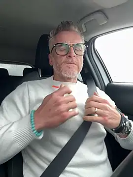 Axl hot online show from 1, 4, 2026