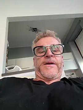 Axl hot online show from 5, 4, 2026