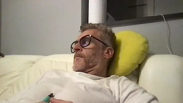 Axl hot online show from 14, 4, 2026