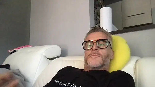 Snapshot of Axl_hot chatting on 1, 5, 2026 Axl hot online show from 1, 5, 2026