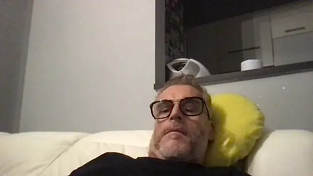Snapshot of Axl_hot chatting on 2, 5, 2026 Axl hot online show from 2, 5, 2026