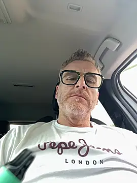 Snapshot of Axl_hot chatting on 13, 5, 2026 Axl hot online show from 13, 5, 2026