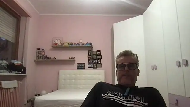 Snapshot of Axl_hot chatting on 22, 5, 2026 Axl hot online show from 22, 5, 2026