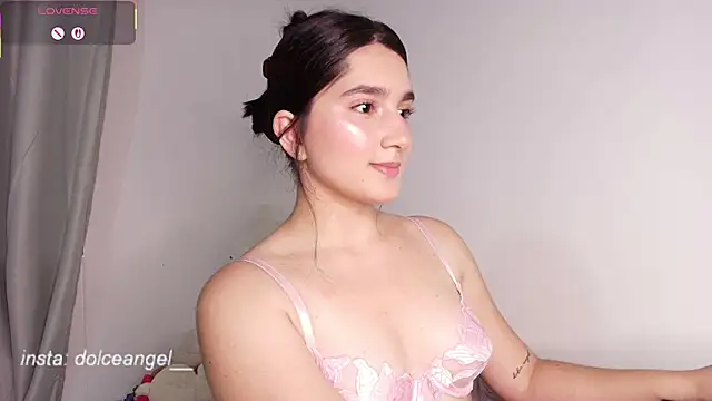 Snapshot of dulceangel__ chatting on 2, 10, 2025 dulceangel   online show from 2, 10, 2025