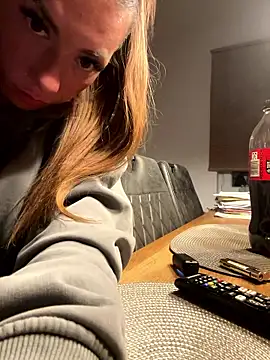 mrs pussy online show from 17, 4, 2026