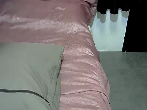 CREAMY BANANA online show from 16, 12, 2025