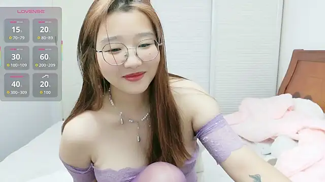 Snapshot of sisi-maiden chatting on 17, 9, 2025 sisi-maiden online show from 17, 9, 2025