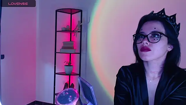 girldom online show from 9, 9, 2025