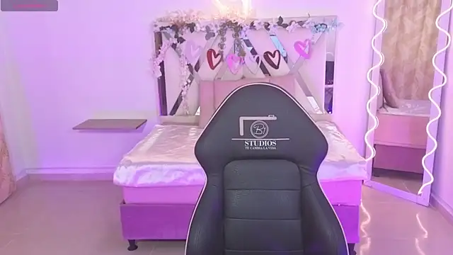 ZURY TAY online show from 20, 9, 2025