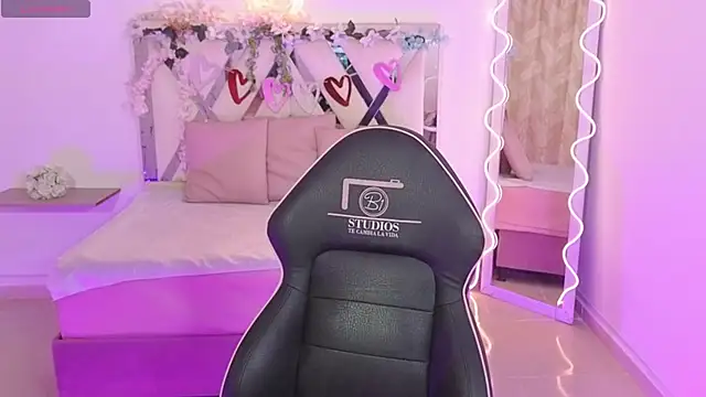 ZURY TAY online show from 21, 9, 2025