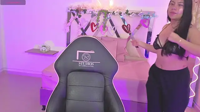 ZURY TAY online show from 2, 10, 2025