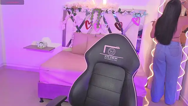 ZURY TAY online show from 3, 10, 2025