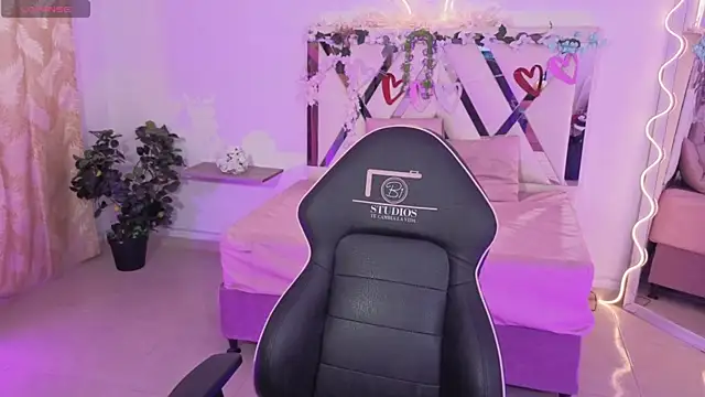 ZURY TAY online show from 12, 11, 2025