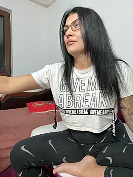 MiaKiittyy online show from 4, 10, 2025