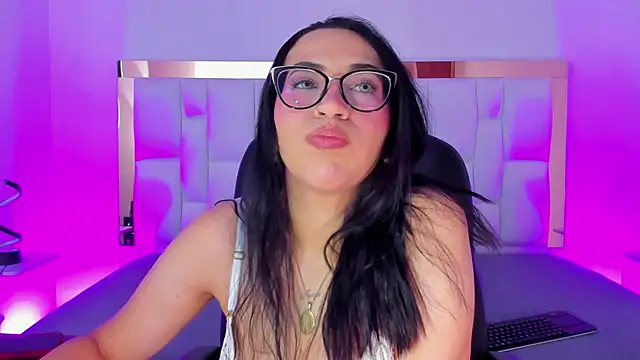 Snapshot of Camille_Juicy chatting on 18, 9, 2025 Camille Juicy online show from 18, 9, 2025