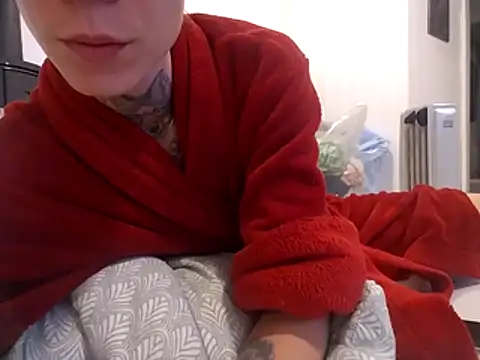 Snapshot of HoneySquirrel chatting on 24, 10, 2025 HoneySquirrel online show from 24, 10, 2025