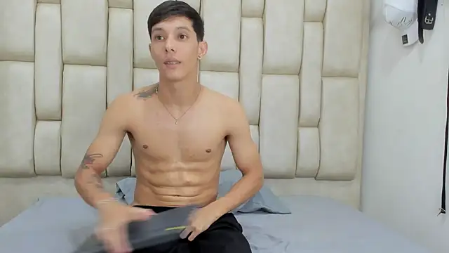 ZafiroAndFlynn online show from 7, 1, 2026